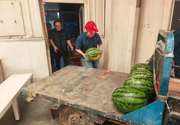 泰安五岳公司工会持续开展送西瓜慰问活动