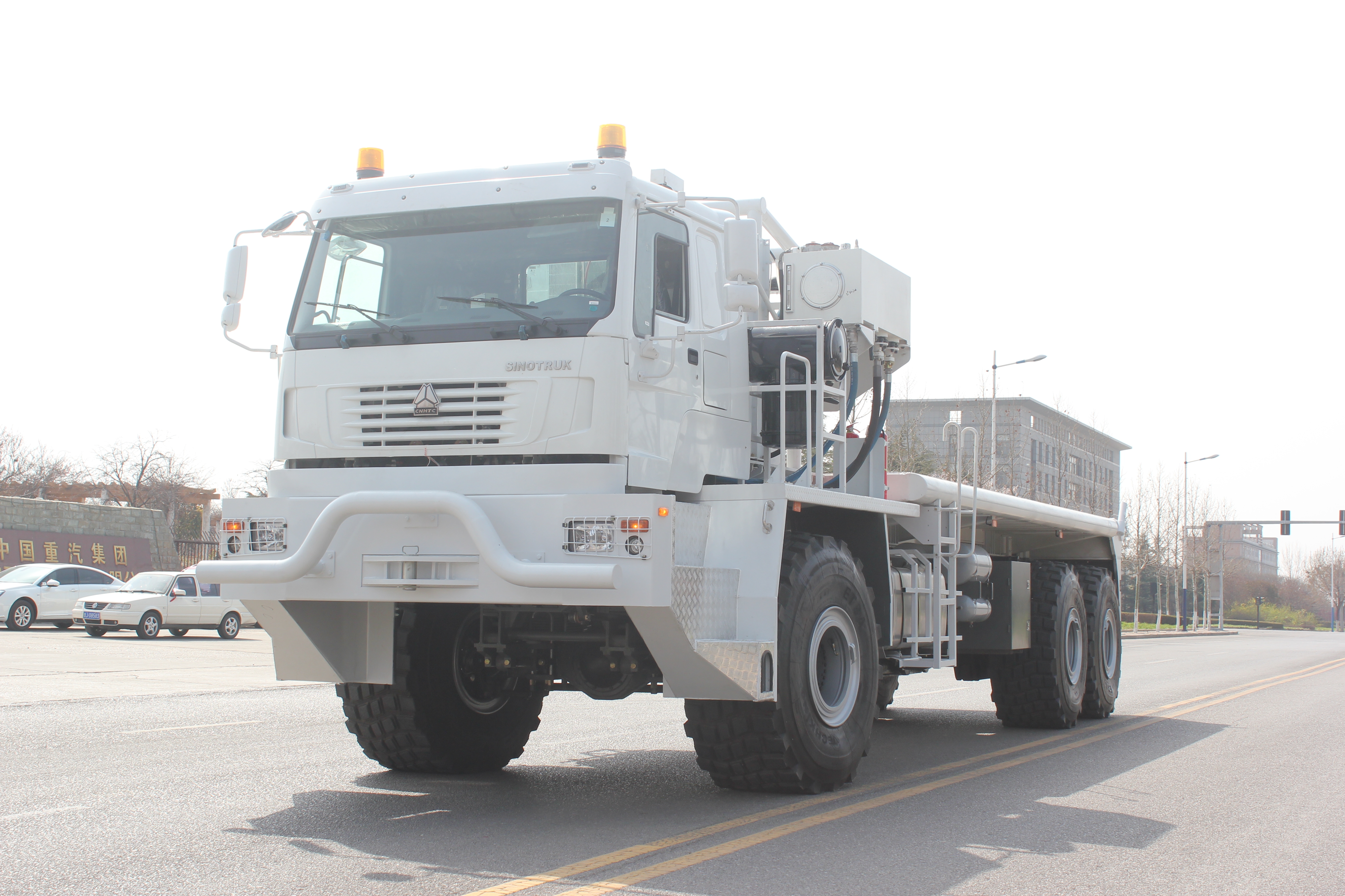 Heavy-duty special tractors