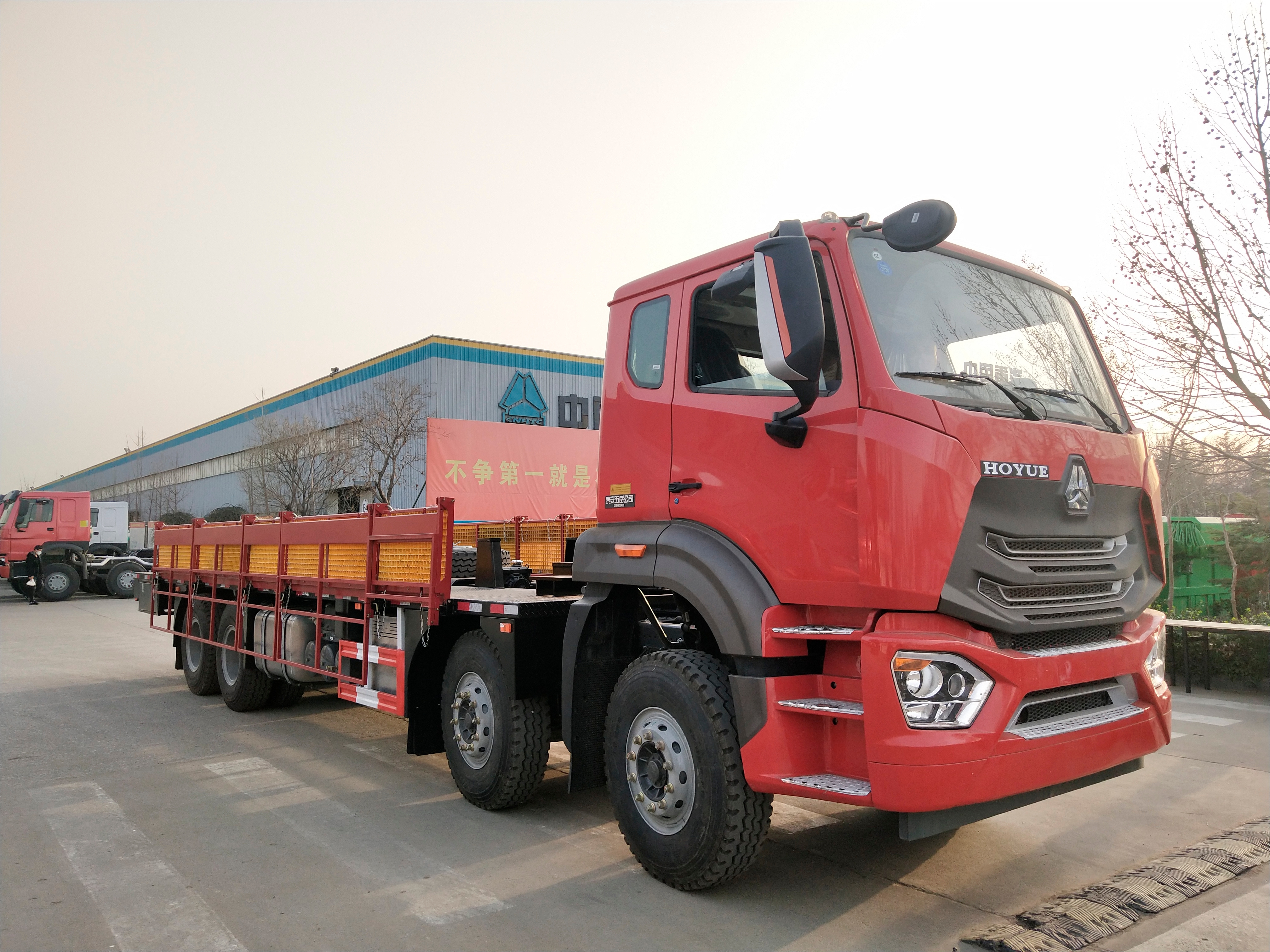 Special chassis for oilfield drilling and workover rigs