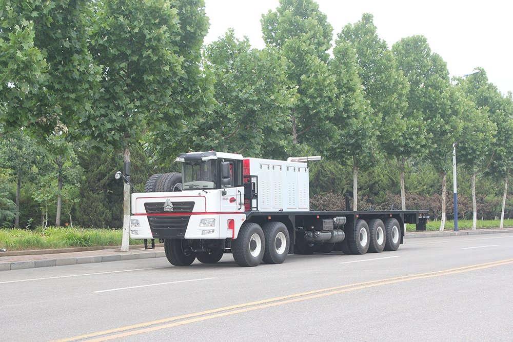 Special chassis for oilfield drilling and workover rigs